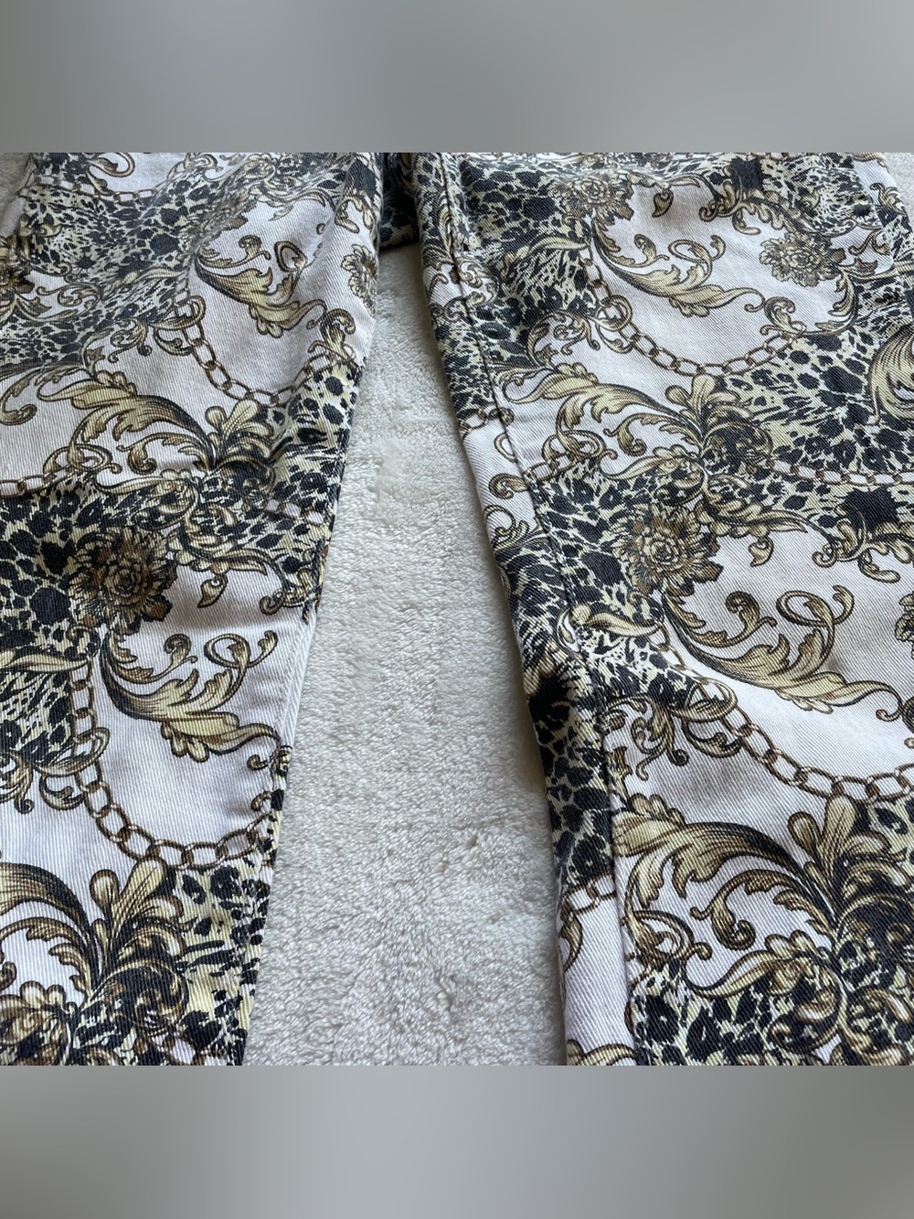 HOT KISS Skinny Lilly White and Gold Decor Print Jeans size 7 - Picture 5 of 13